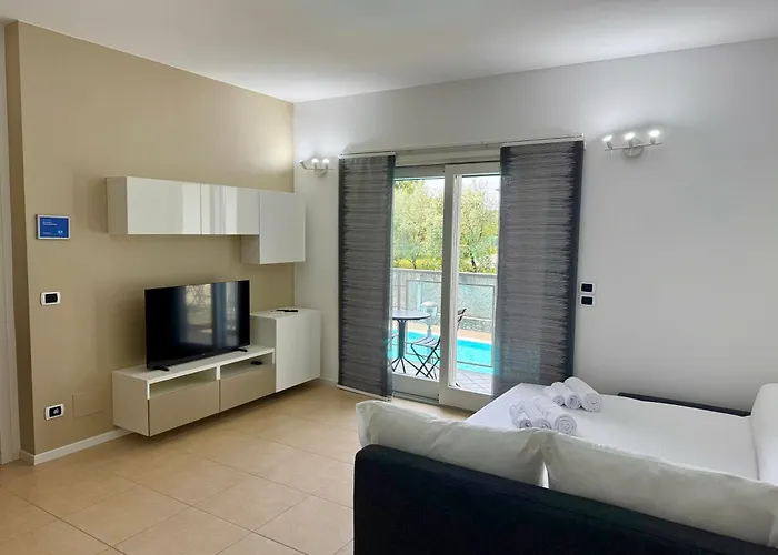 Alexandra's Superior Domaso